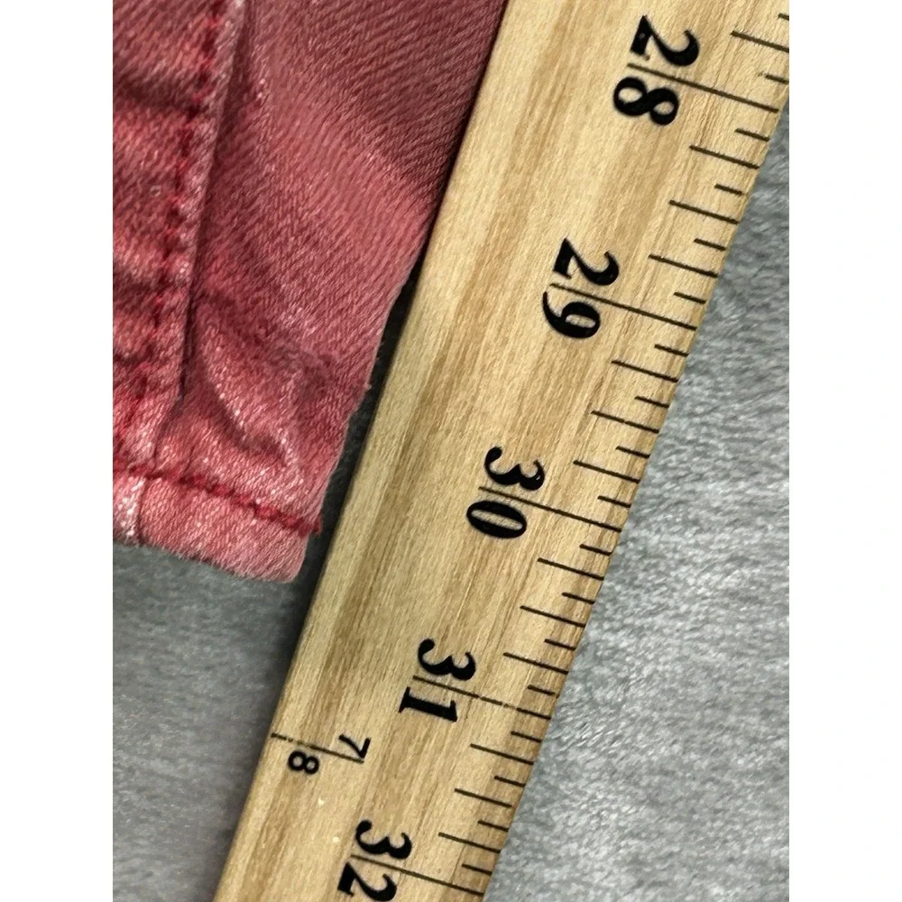 Levis gently pre